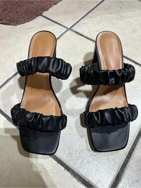 Kensie Black Ruched Double-Strap Slide Heels